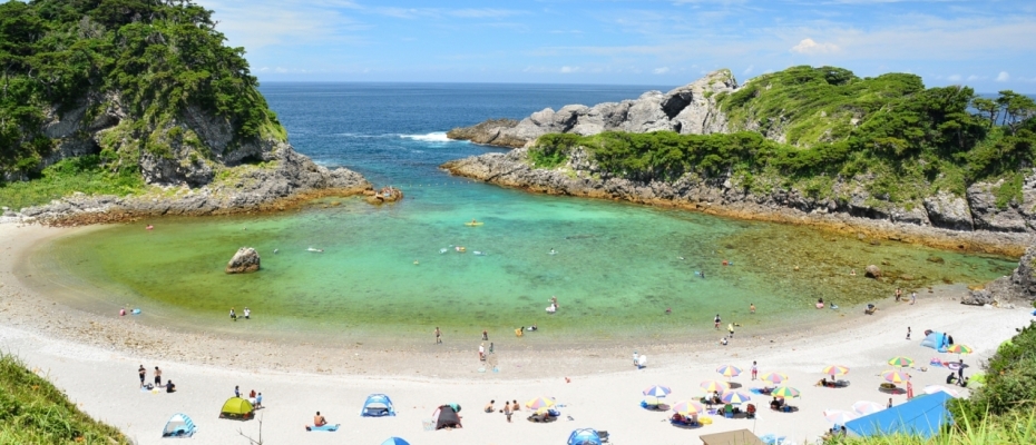 式根島　泊海岸